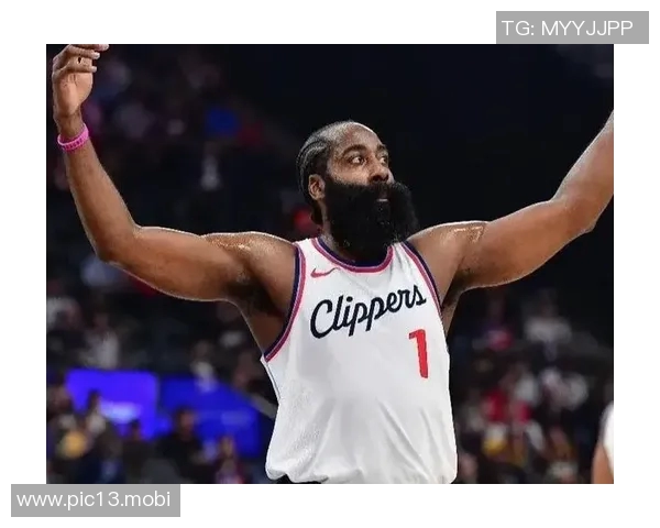 詹姆斯·哈登骑士首秀闪耀全场 力助球队力克国王 詹姆斯·哈登骑士首秀闪耀全场 力助球队力克国王